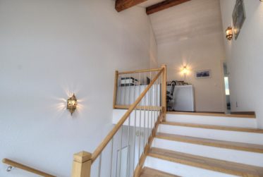 Magnifique Duplex avec Vue Panoramique sur le Lac et les Vignes